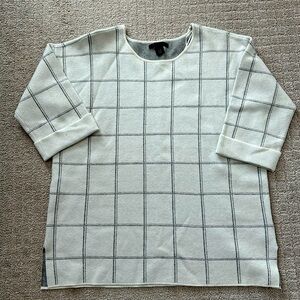 Tahari 1x cream and grey plaid sweater never worn excellent condition.